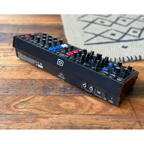 Sintetizador Behringer Model D Color Negro