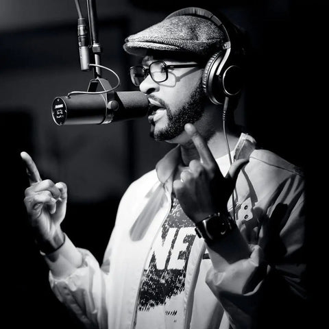Micrófono Dinámico Shure Sm7b Estudio Podcast Color Negro Sonido Profesional Aislamiento Ruido Versátil