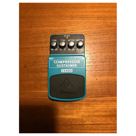 Behringer Cs-400 Compressor/sustainer Pedal Para Guitarra Color Verde Verde Claro