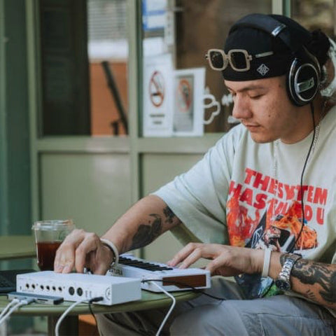 Controlador Midi Usb Arturia Microlab Mk3 Color Negro